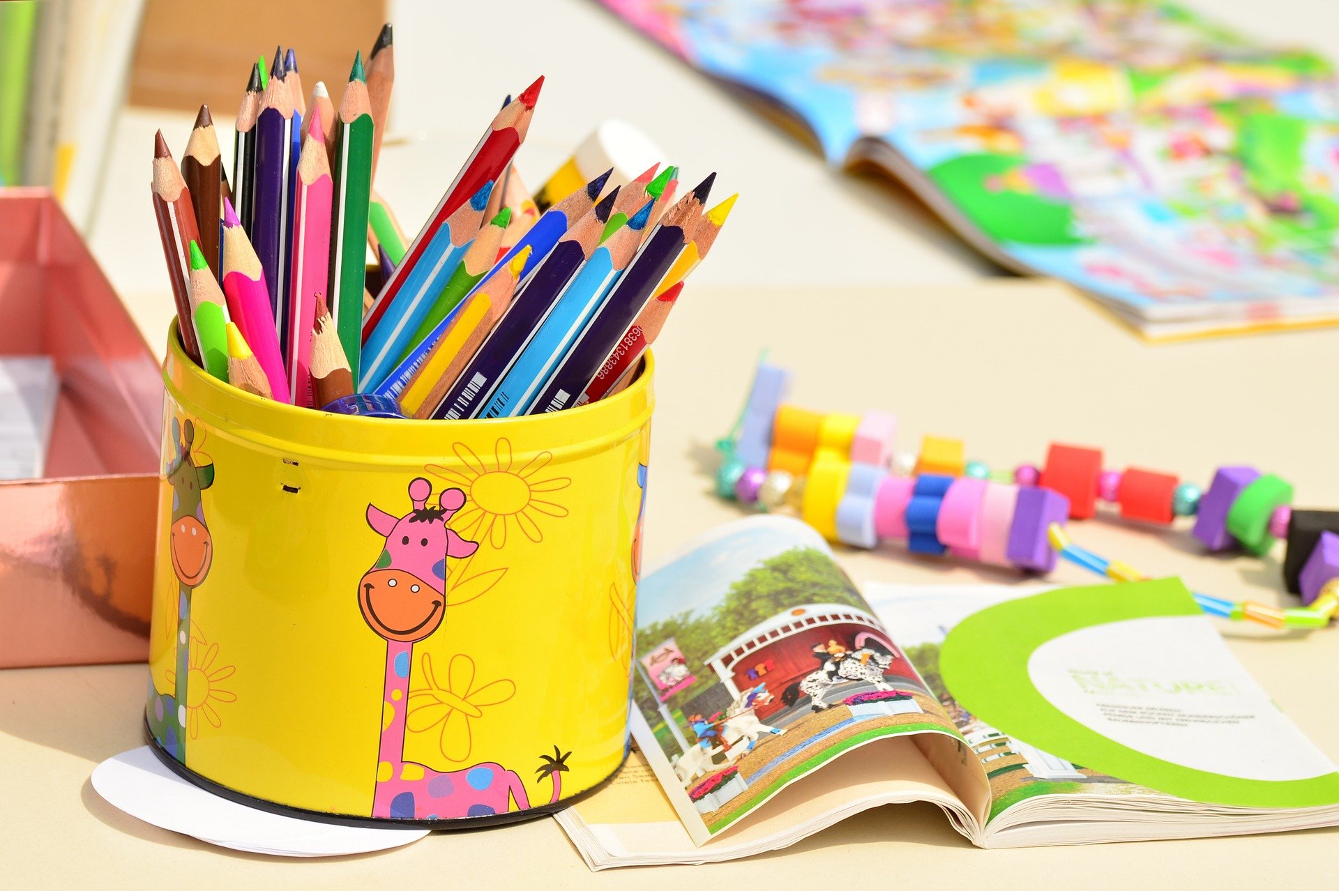 colored-pencils-1506589_1920.jpg